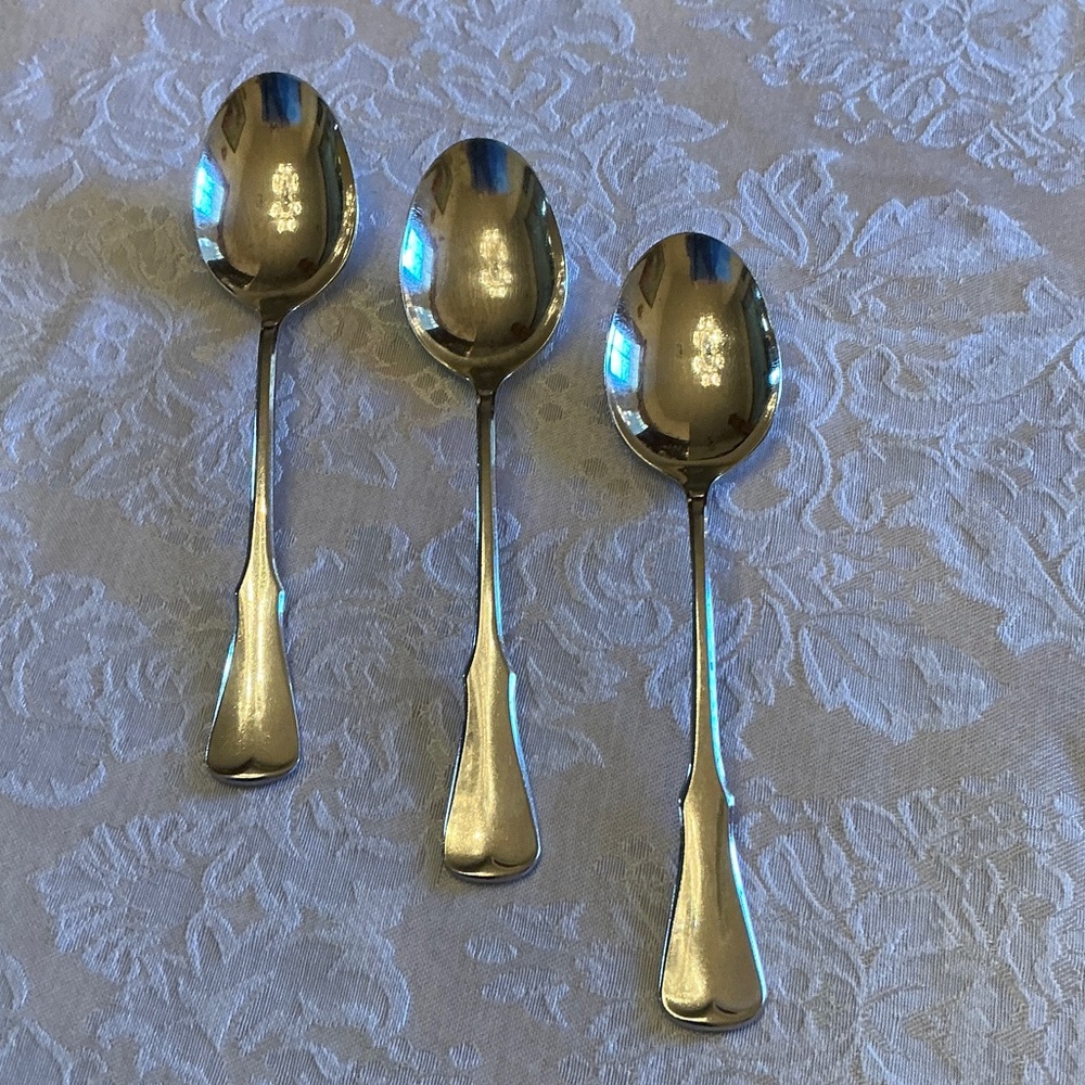 Oneida Stainless Soup Spoon Set